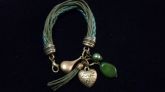 Shambala verde com berloques