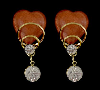 Brinco dourado com pedra marrom e strass