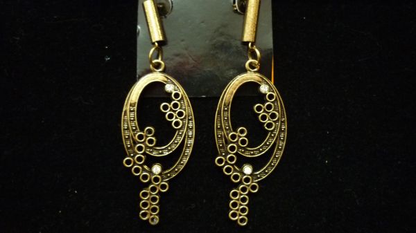 Dourado envelhecido com strass